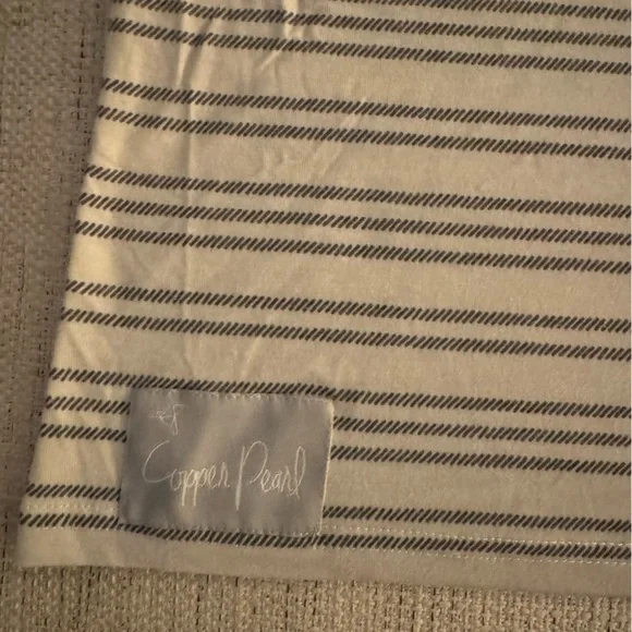 Copper Pearl Midtown Multi Use Nursing Cover - Picture 2 of 2